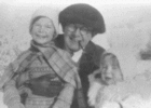 Jean Piaget avec ses filles, en vacances d'hiver en Valais en hiver 1928-29.