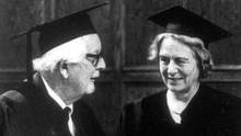 J. Piaget et B. Inhelder à Temple University en 1971.